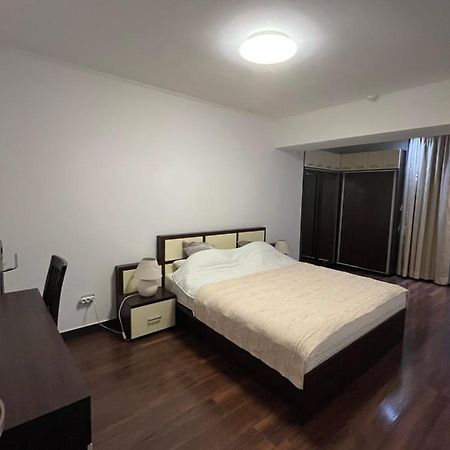 Large 2 Bedroom Apartment Soseaua Nordului Букурещ Екстериор снимка